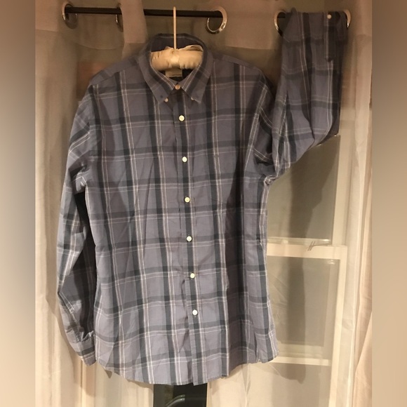 Nice button down shirt - Picture 1 of 3